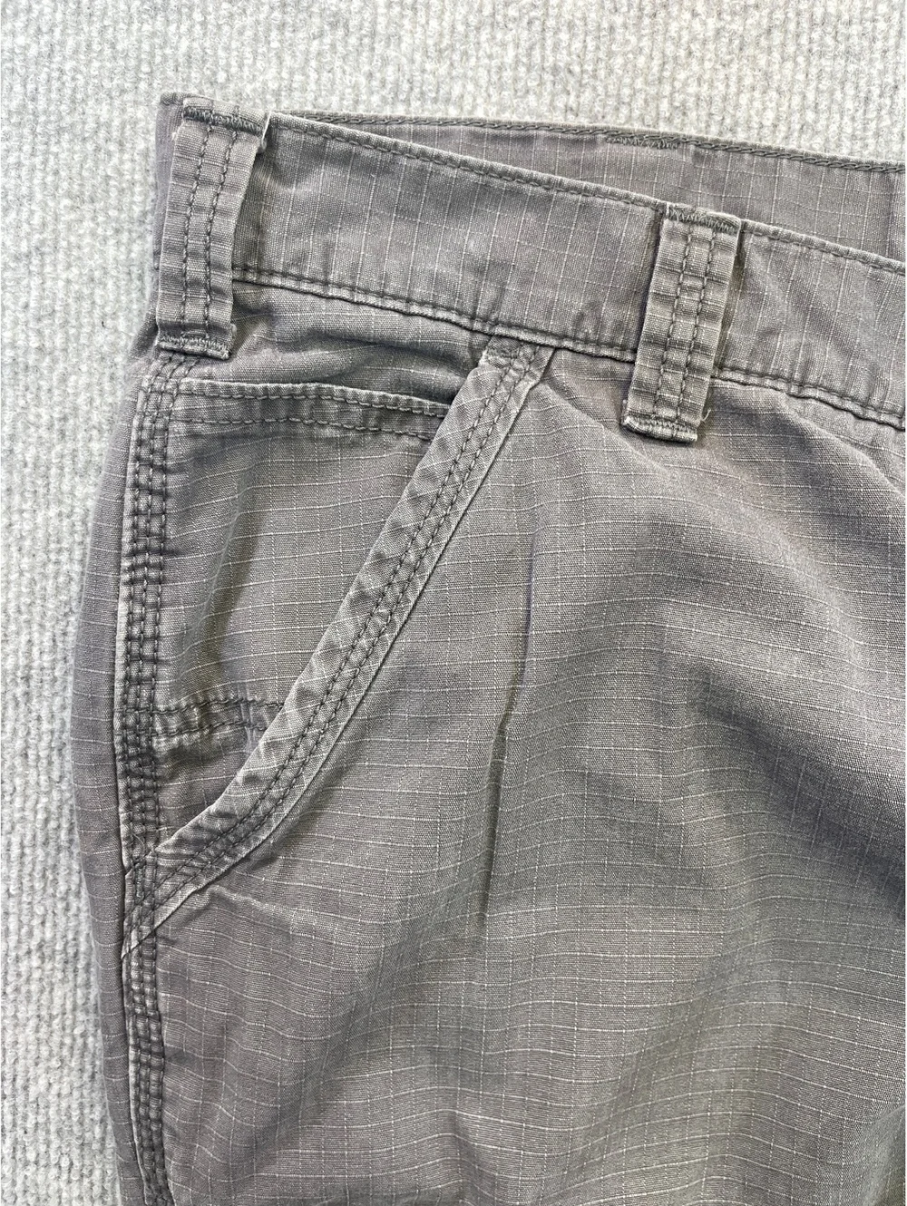 Carhartt size 44x32